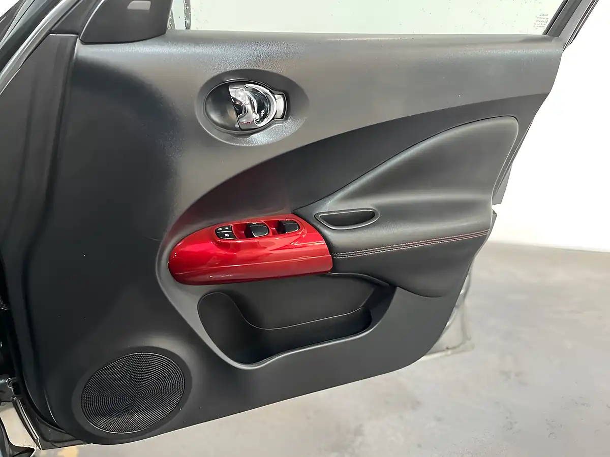 Used 2016 Nissan Juke Tekna Grey - Interior and Exterior details 11