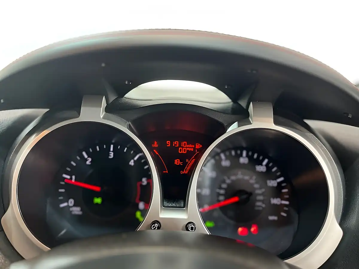 Used 2016 Nissan Juke Tekna Grey - Interior and Exterior details 13