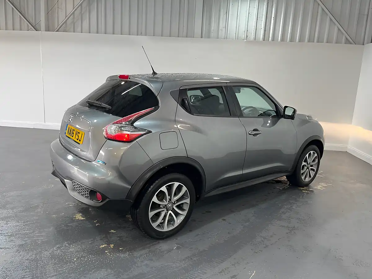 Used 2016 Nissan Juke Tekna Grey - Interior and Exterior details 4