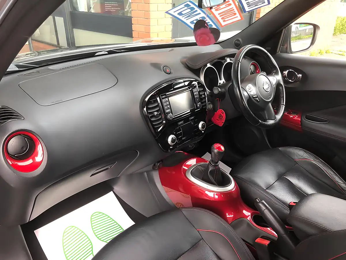 Used 2016 Nissan Juke Tekna Grey - Interior and Exterior details 13