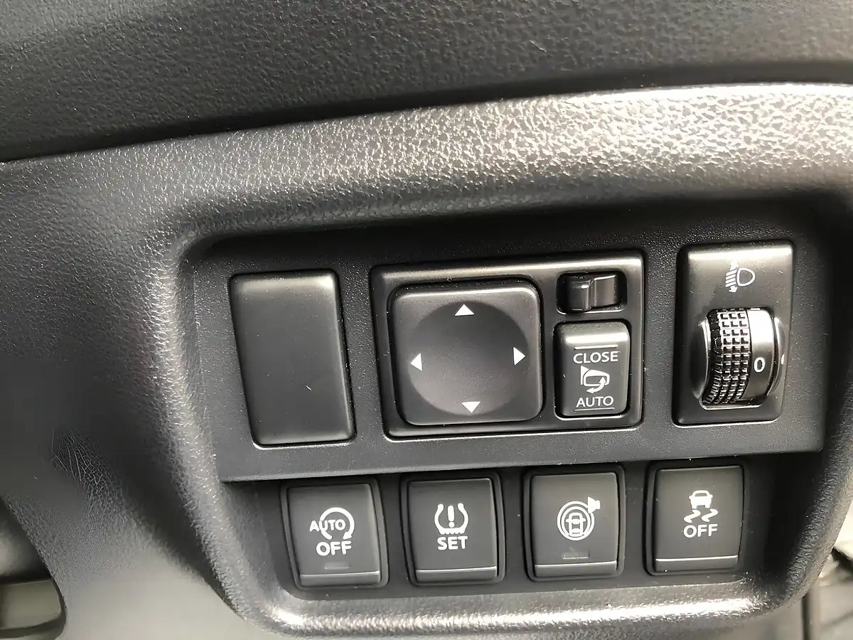 Used 2016 Nissan Juke Tekna Grey - Interior and Exterior details 17