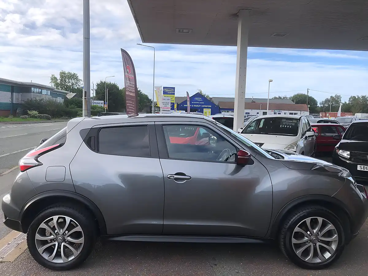 Used 2016 Nissan Juke Tekna Grey - Interior and Exterior details 9