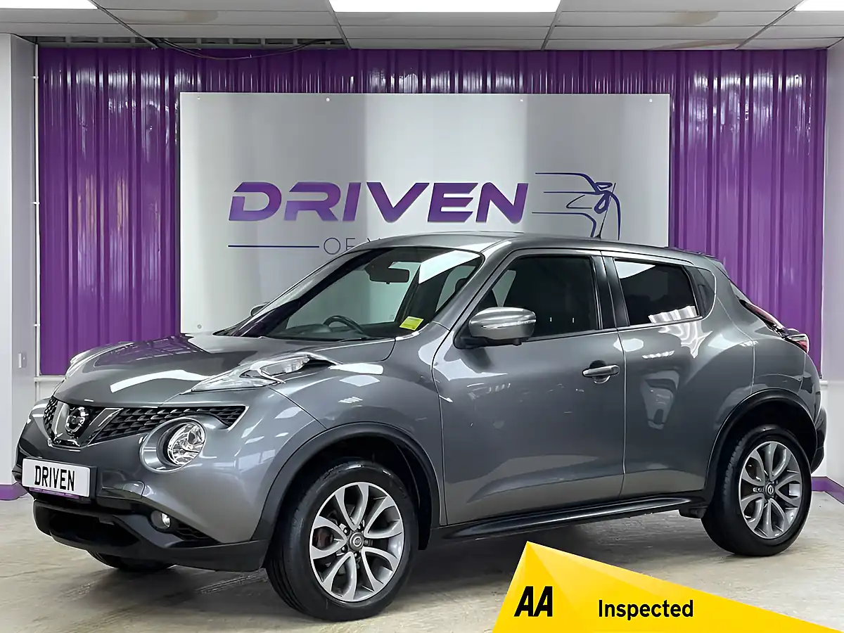 Used 2016 Nissan Juke Tekna Gun Metallic - Front View