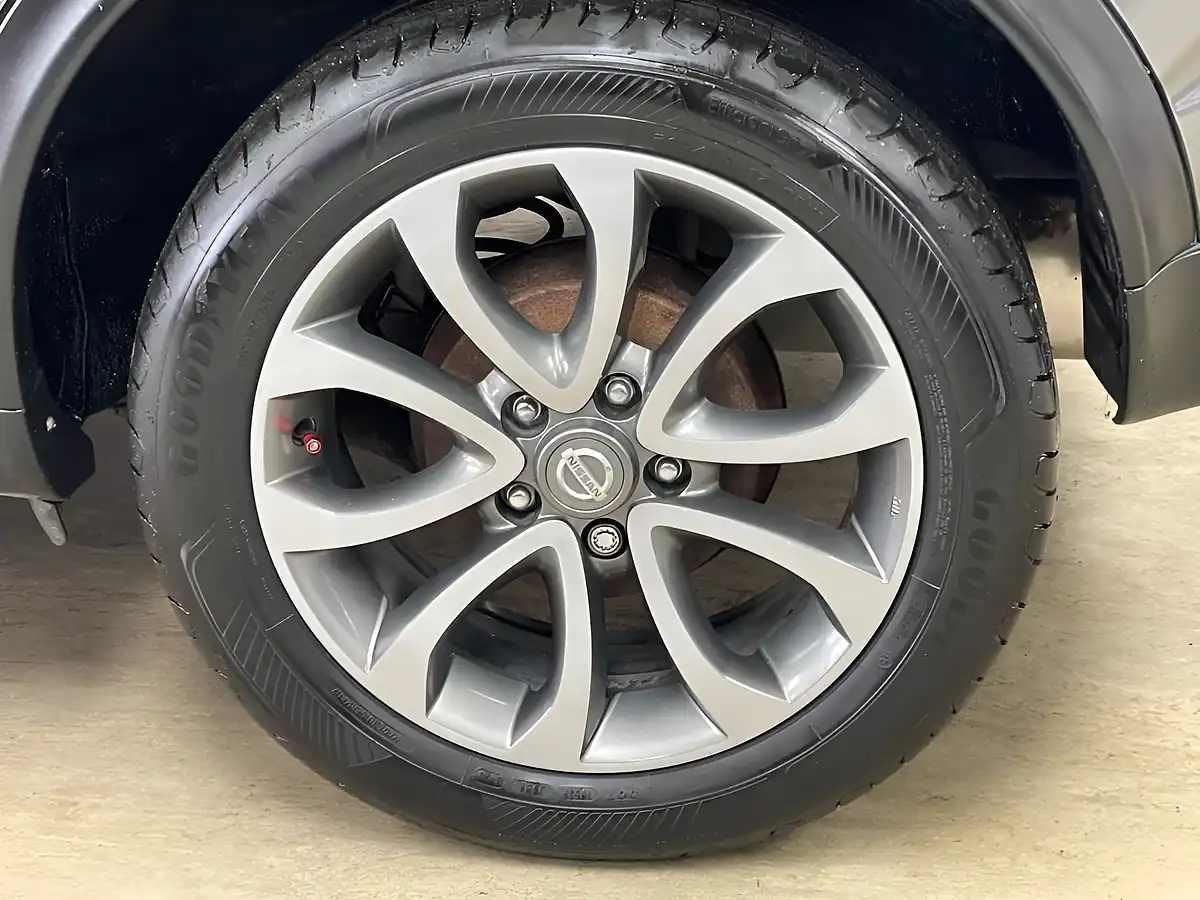 Used 2016 Nissan Juke Tekna Gun Metallic - Interior and Exterior details 11