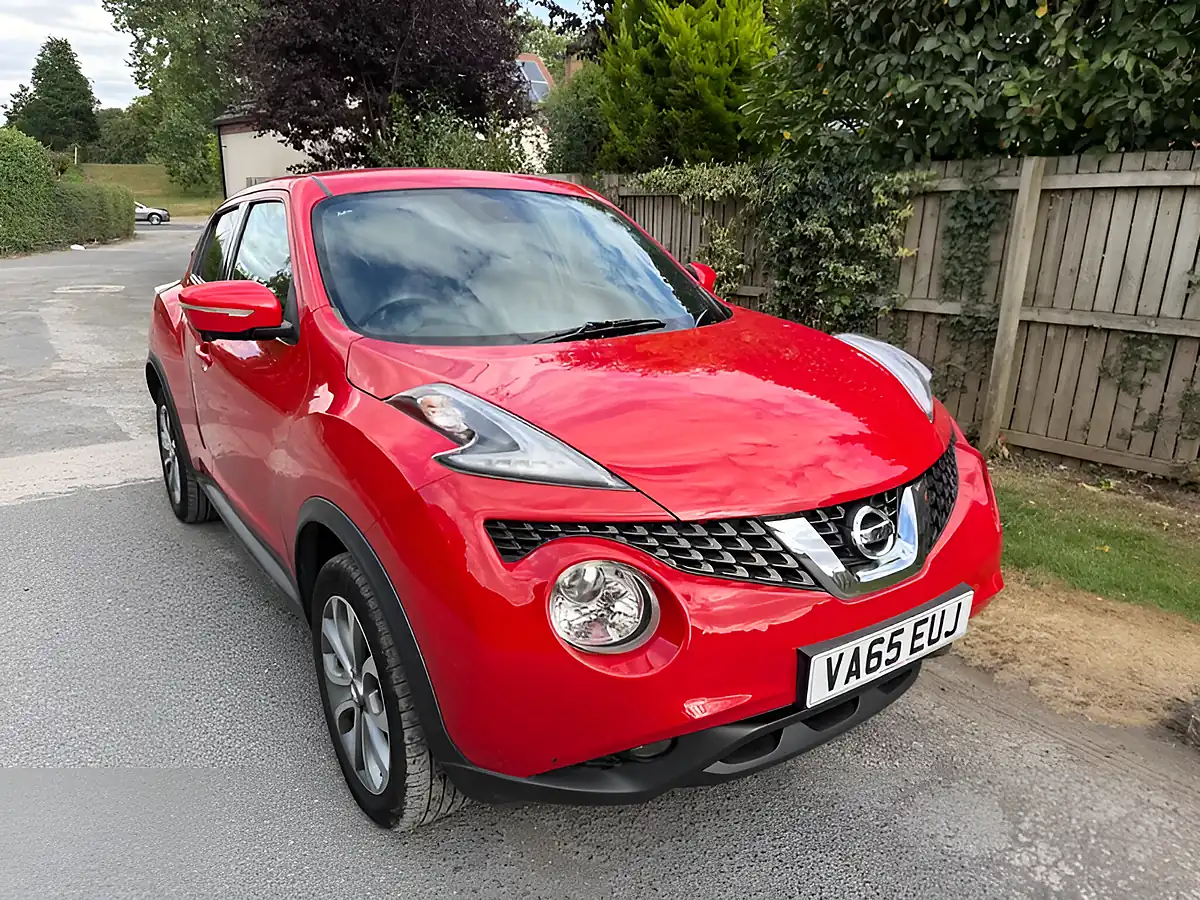 Used 2016 Nissan Juke Tekna Red - Front View