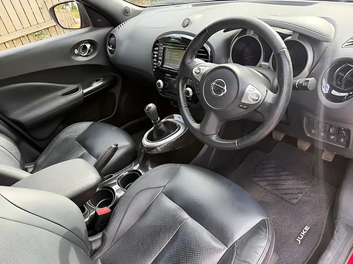 Used 2016 Nissan Juke Tekna Red - Interior and Exterior details 12