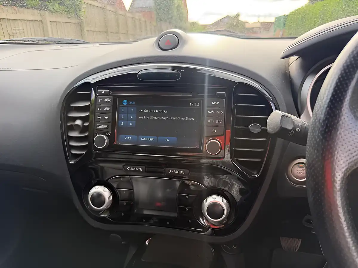 Used 2016 Nissan Juke Tekna Red - Interior and Exterior details 13