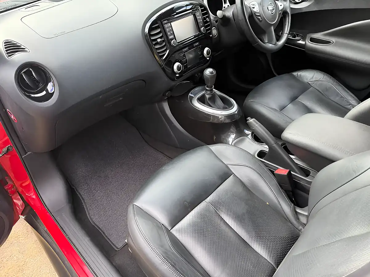 Used 2016 Nissan Juke Tekna Red - Interior and Exterior details 14