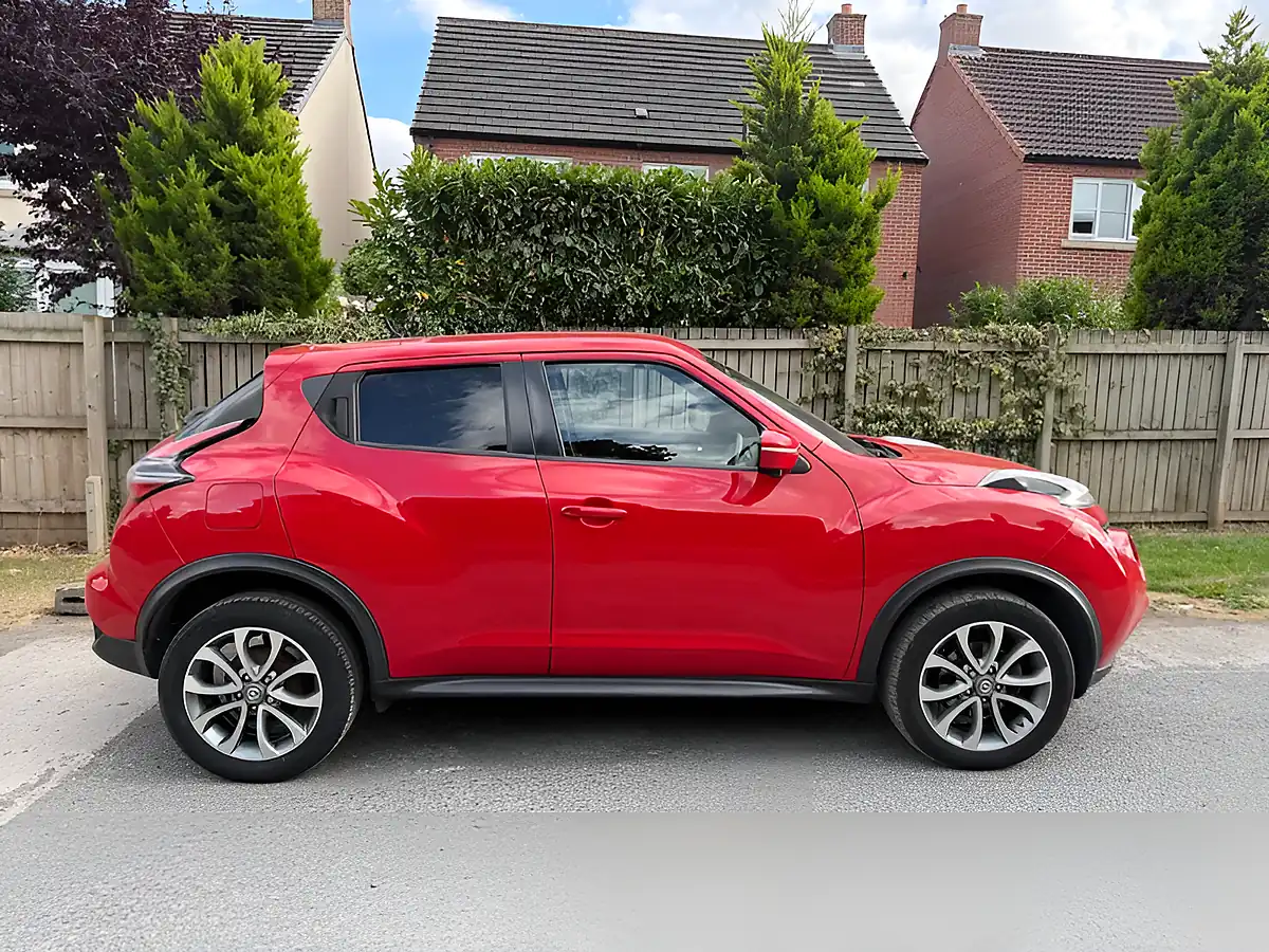 Used 2016 Nissan Juke Tekna Red - Interior and Exterior details 4