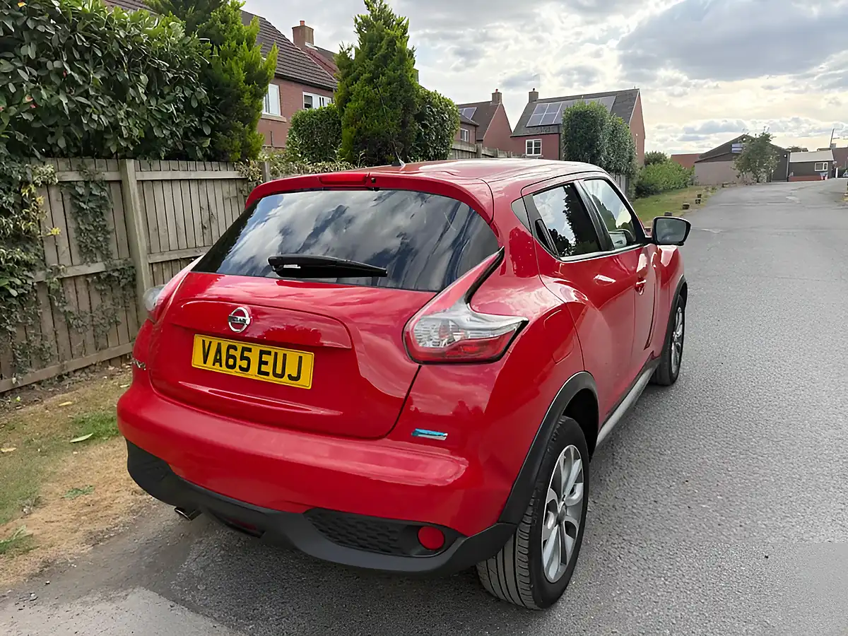 Used 2016 Nissan Juke Tekna Red - Interior and Exterior details 5