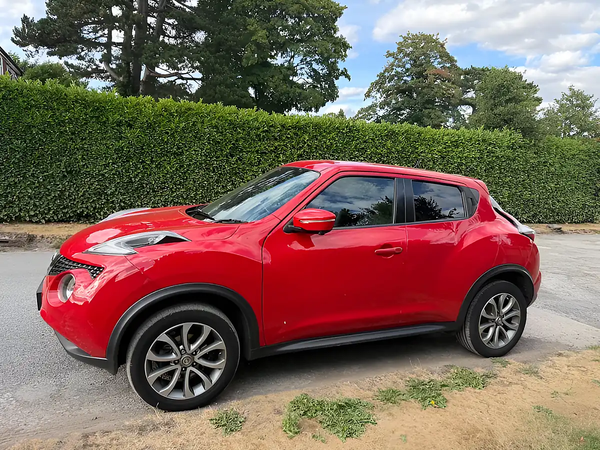 Used 2016 Nissan Juke Tekna Red - Interior and Exterior details 7