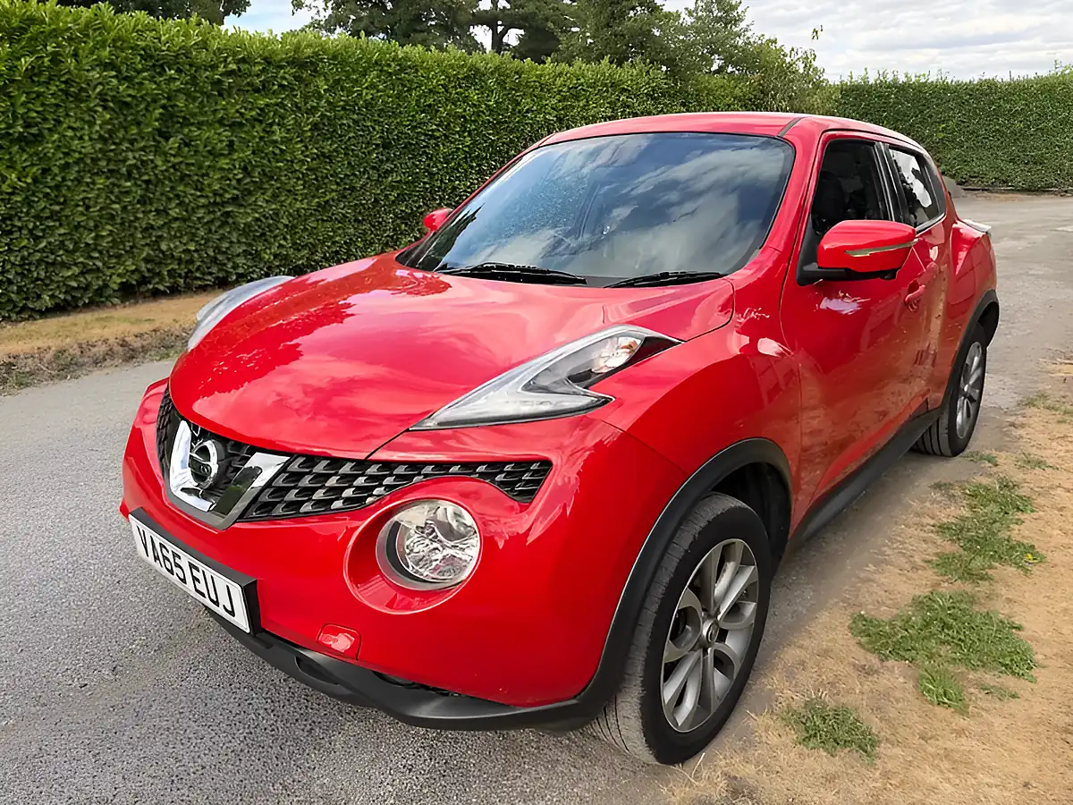 Used 2016 Nissan Juke Tekna Red - Interior and Exterior details 8
