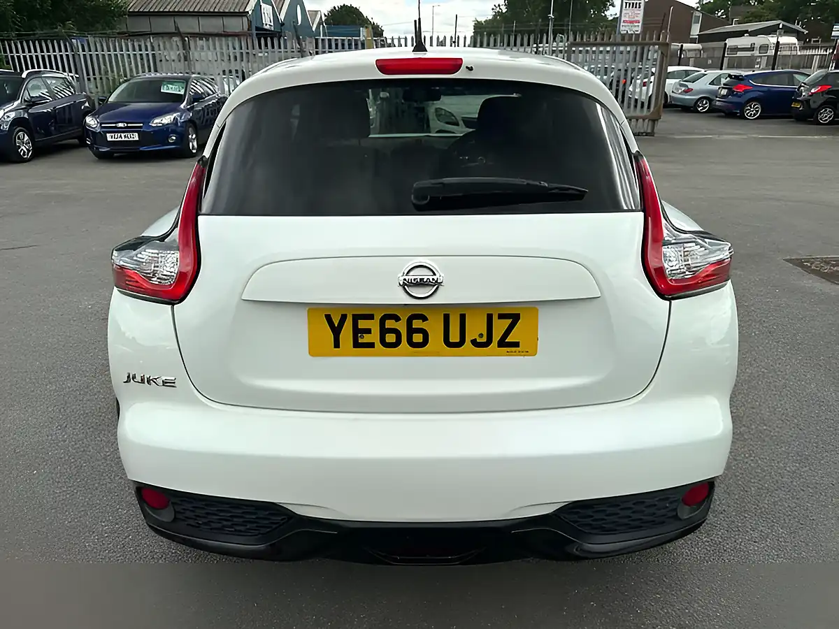Used 2016 Nissan Juke Tekna White - Interior and Exterior details 11