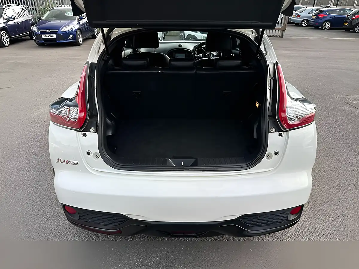 Used 2016 Nissan Juke Tekna White - Interior and Exterior details 12