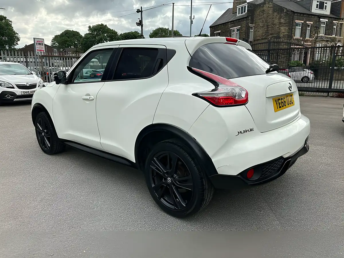 Used 2016 Nissan Juke Tekna White - Interior and Exterior details 14