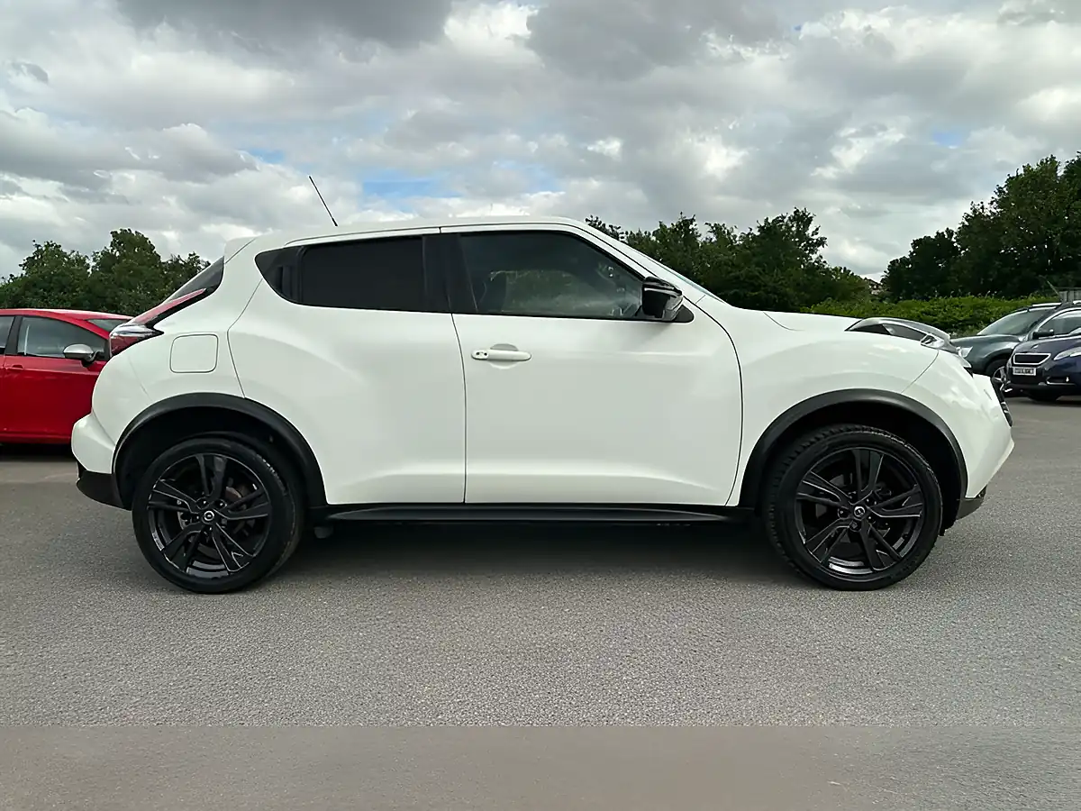 Used 2016 Nissan Juke Tekna White - Interior and Exterior details 17
