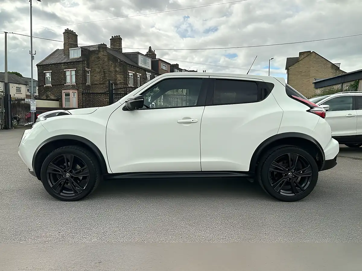 Used 2016 Nissan Juke Tekna White - Interior and Exterior details 18