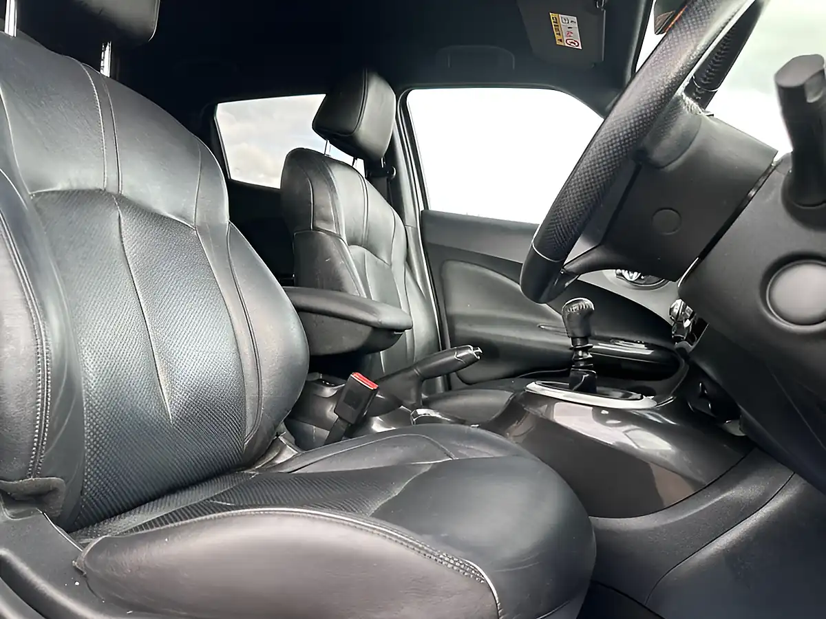 Used 2016 Nissan Juke Tekna White - Interior and Exterior details 5