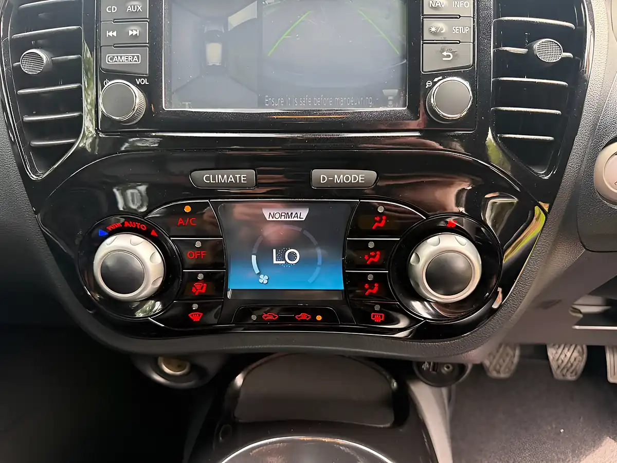 Used 2016 Nissan Juke Tekna White - Interior and Exterior details 15