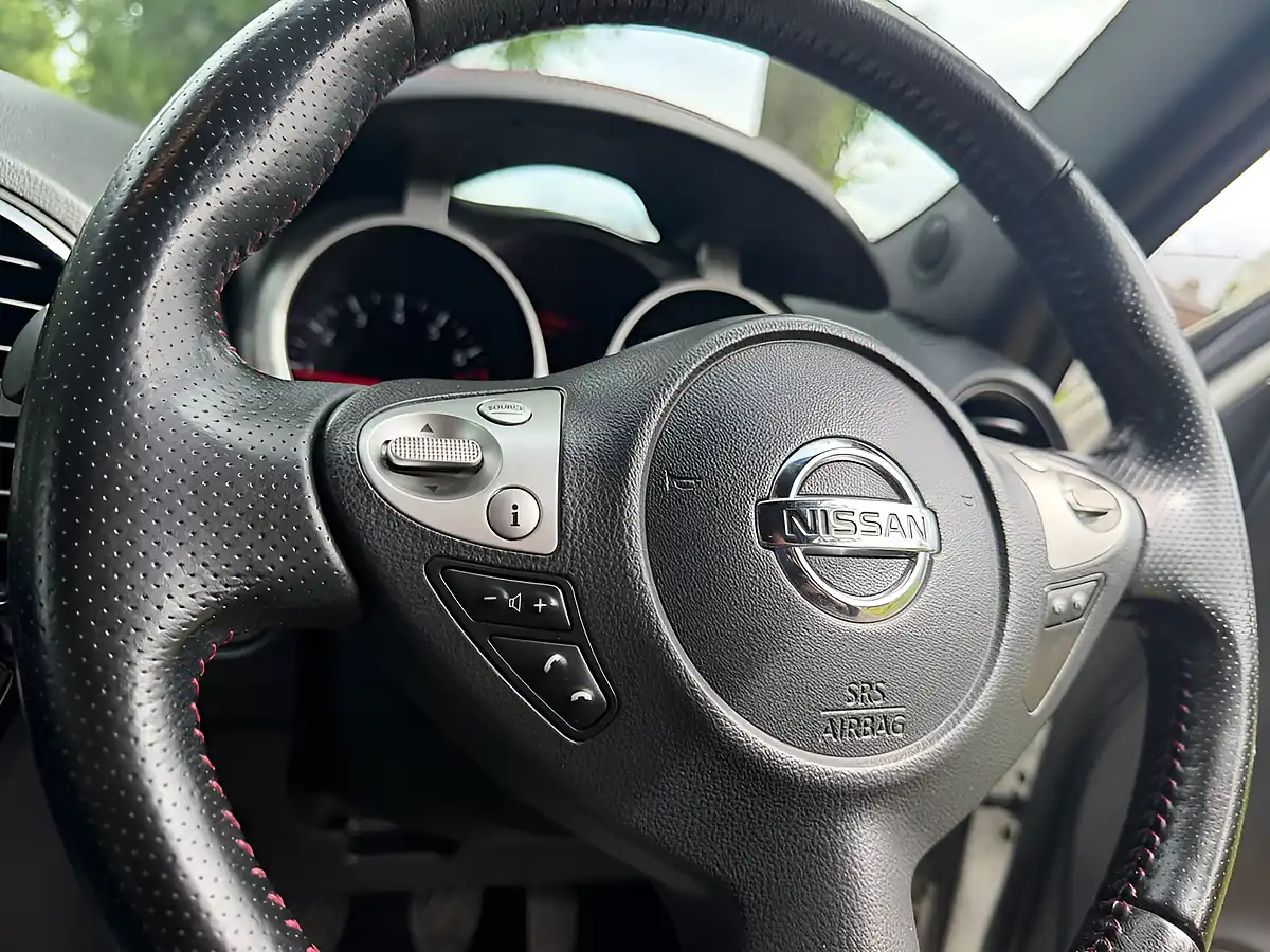 Used 2016 Nissan Juke Tekna White - Interior and Exterior details 17