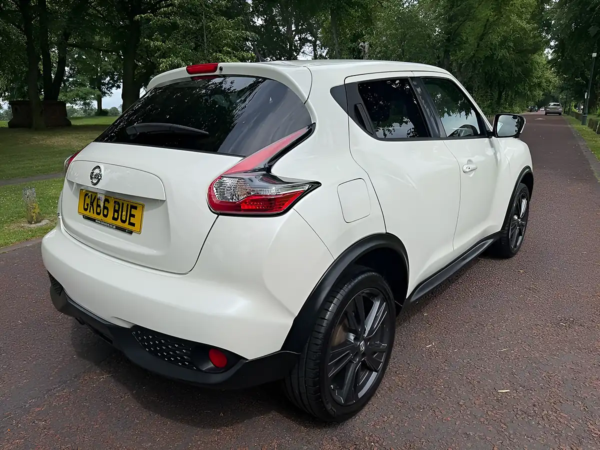 Used 2016 Nissan Juke Tekna White - Interior and Exterior details 3