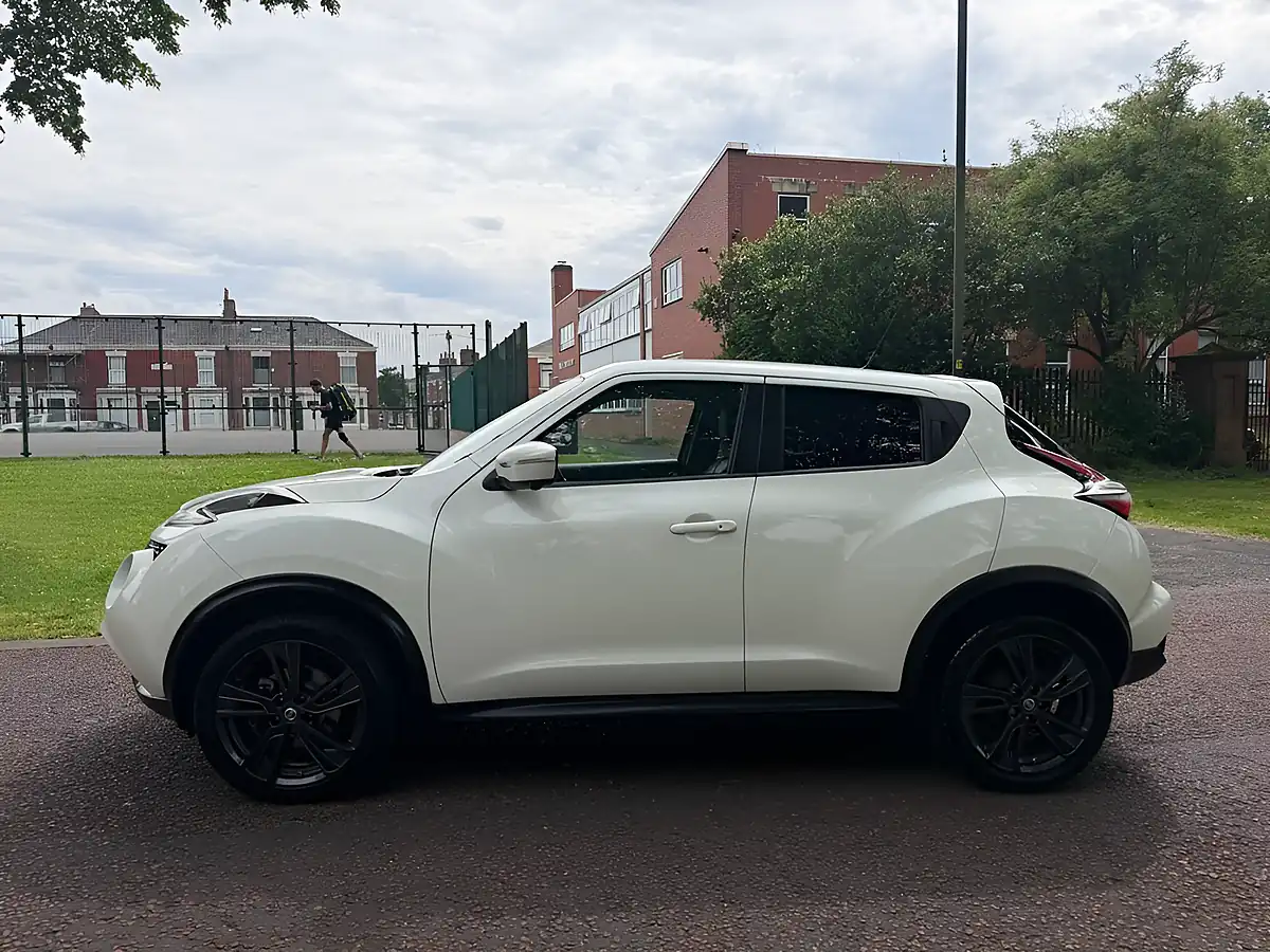 Used 2016 Nissan Juke Tekna White - Interior and Exterior details 4