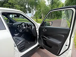Used 2016 Nissan Juke Tekna White - Interior and Exterior details 7