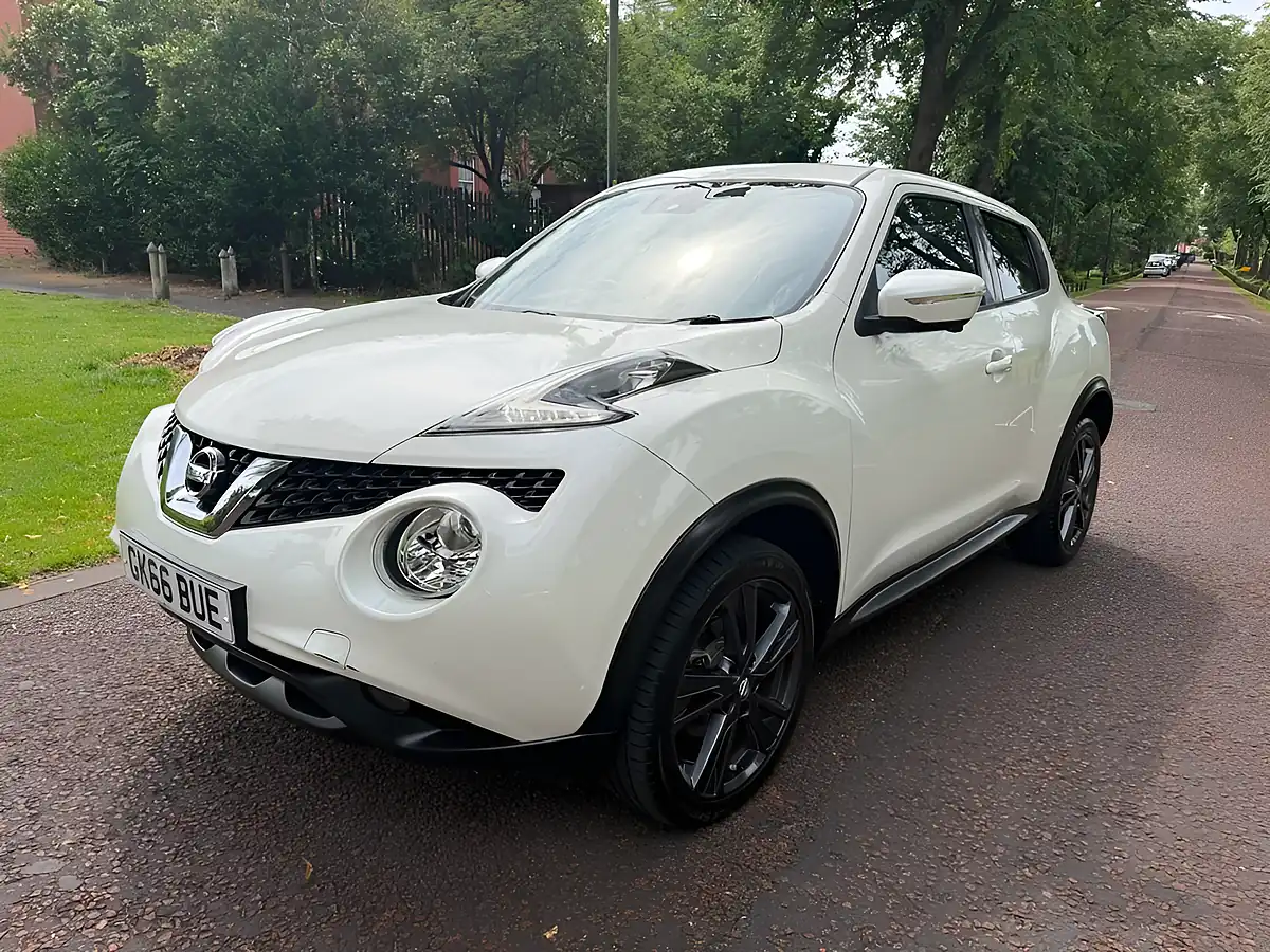 Used 2016 Nissan Juke Tekna White - Interior and Exterior details 9