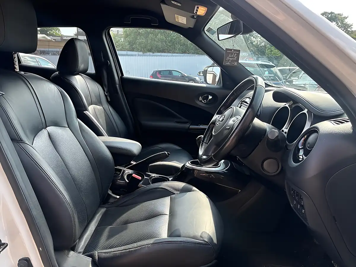Used 2016 Nissan Juke Tekna White - Interior and Exterior details 10