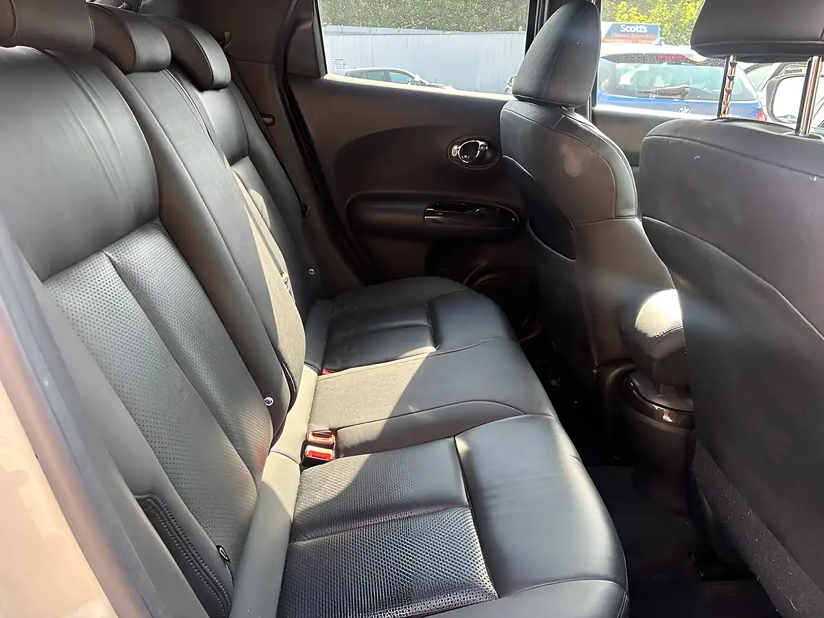 Used 2016 Nissan Juke Tekna White - Interior and Exterior details 12