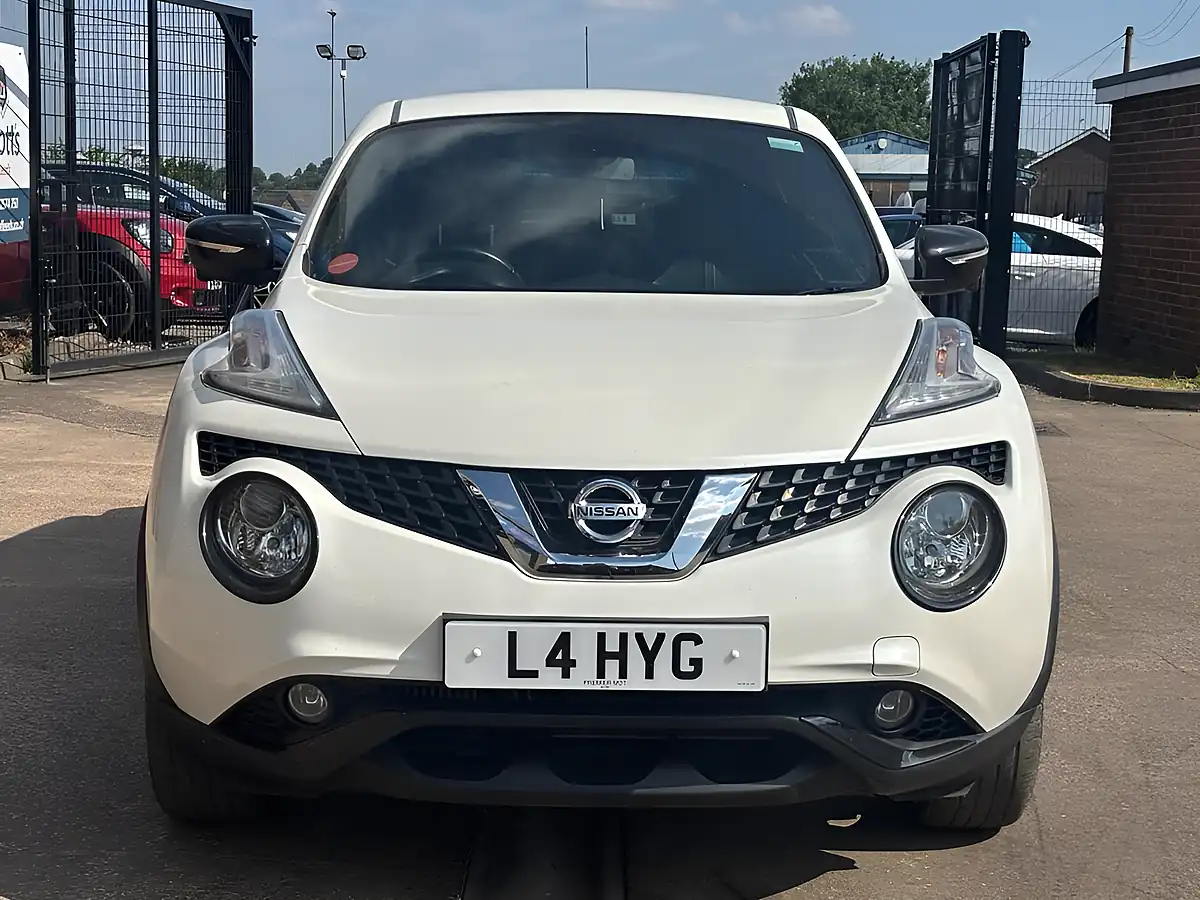 Used 2016 Nissan Juke Tekna White - Interior and Exterior details 2
