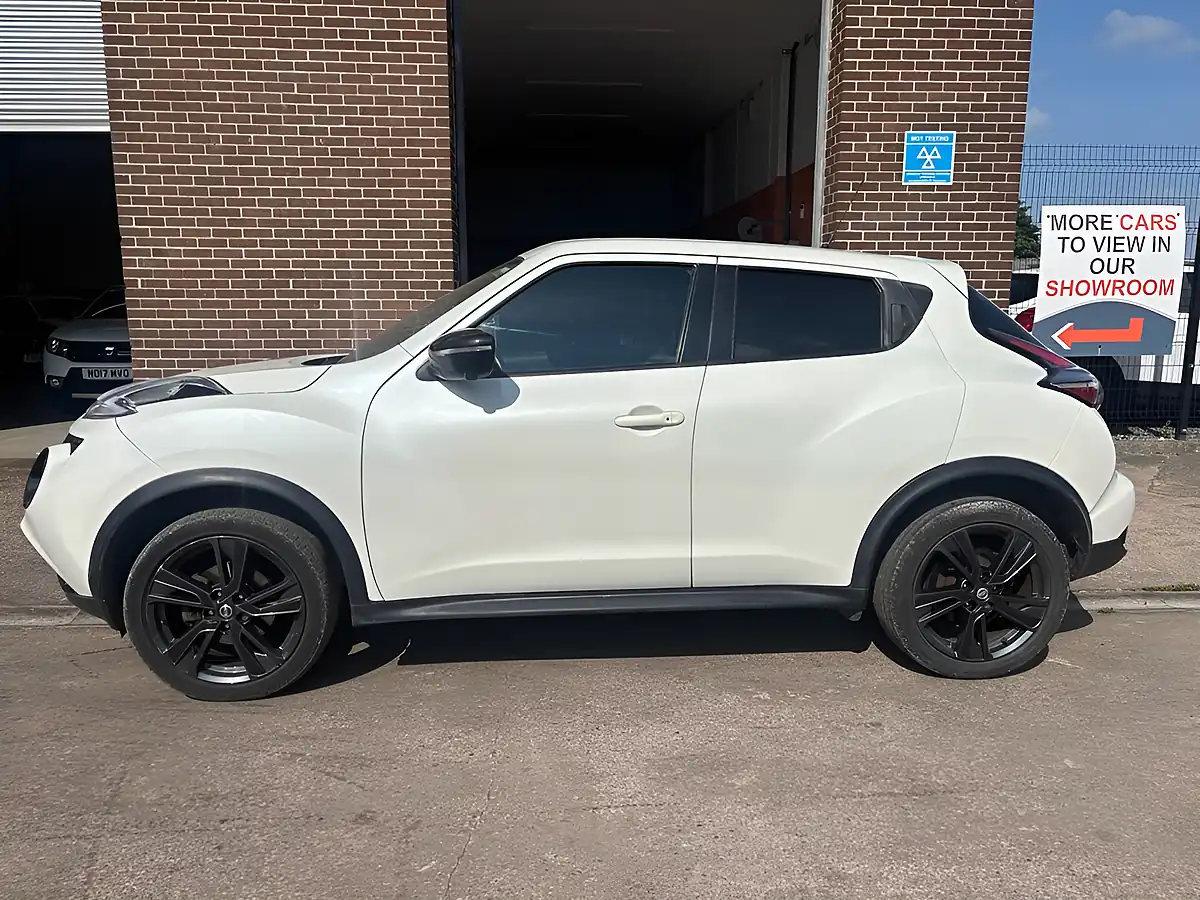 Used 2016 Nissan Juke Tekna White - Interior and Exterior details 4