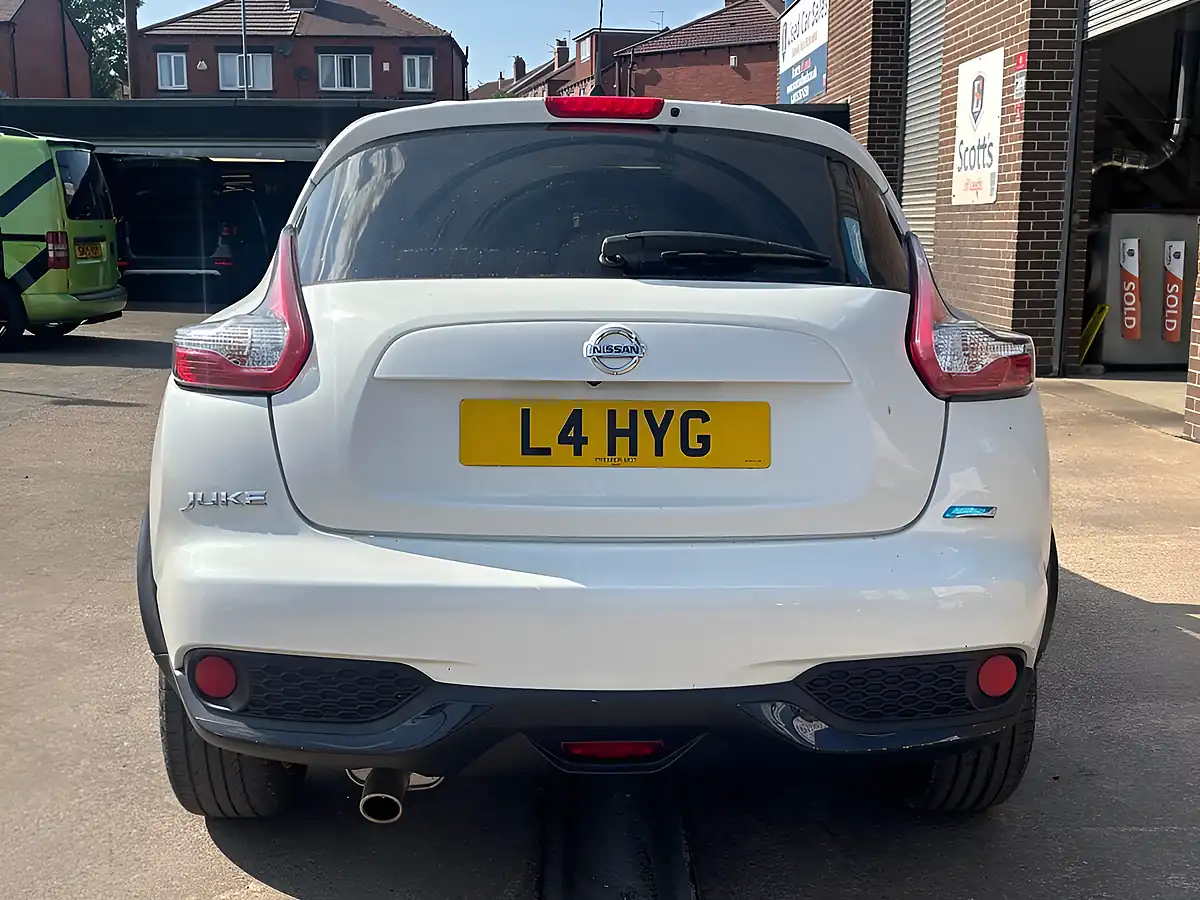 Used 2016 Nissan Juke Tekna White - Interior and Exterior details 6