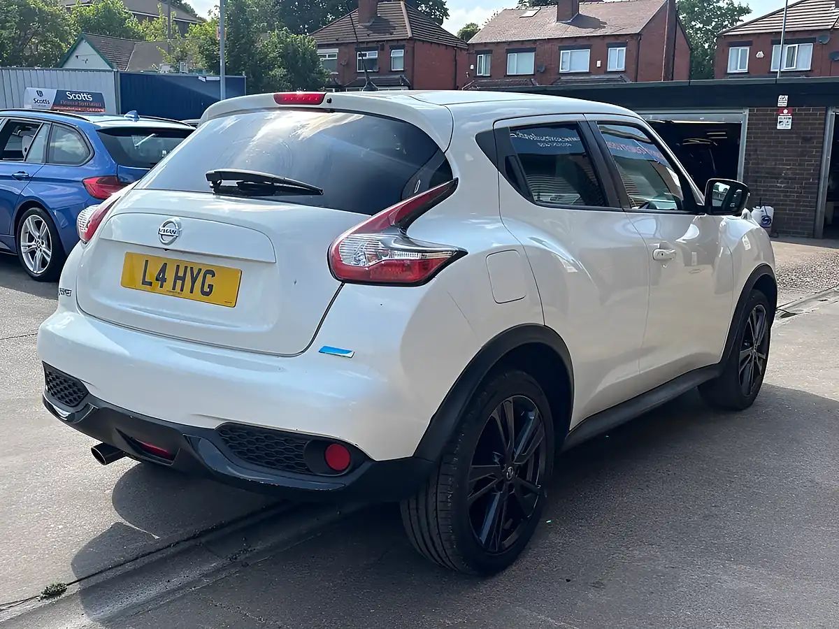 Used 2016 Nissan Juke Tekna White - Interior and Exterior details 7