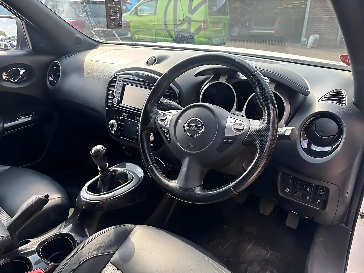 Used 2016 Nissan Juke Tekna White - Interior and Exterior details 9