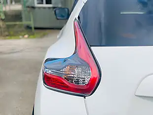 Used 2016 Nissan Juke Tekna White - Interior and Exterior details 10