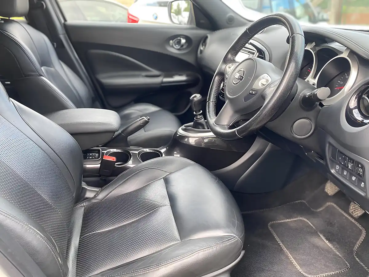 Used 2016 Nissan Juke Tekna White - Interior and Exterior details 11