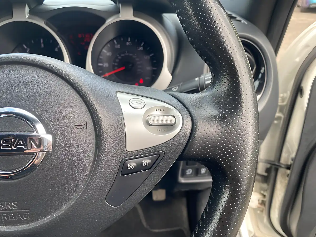 Used 2016 Nissan Juke Tekna White - Interior and Exterior details 13