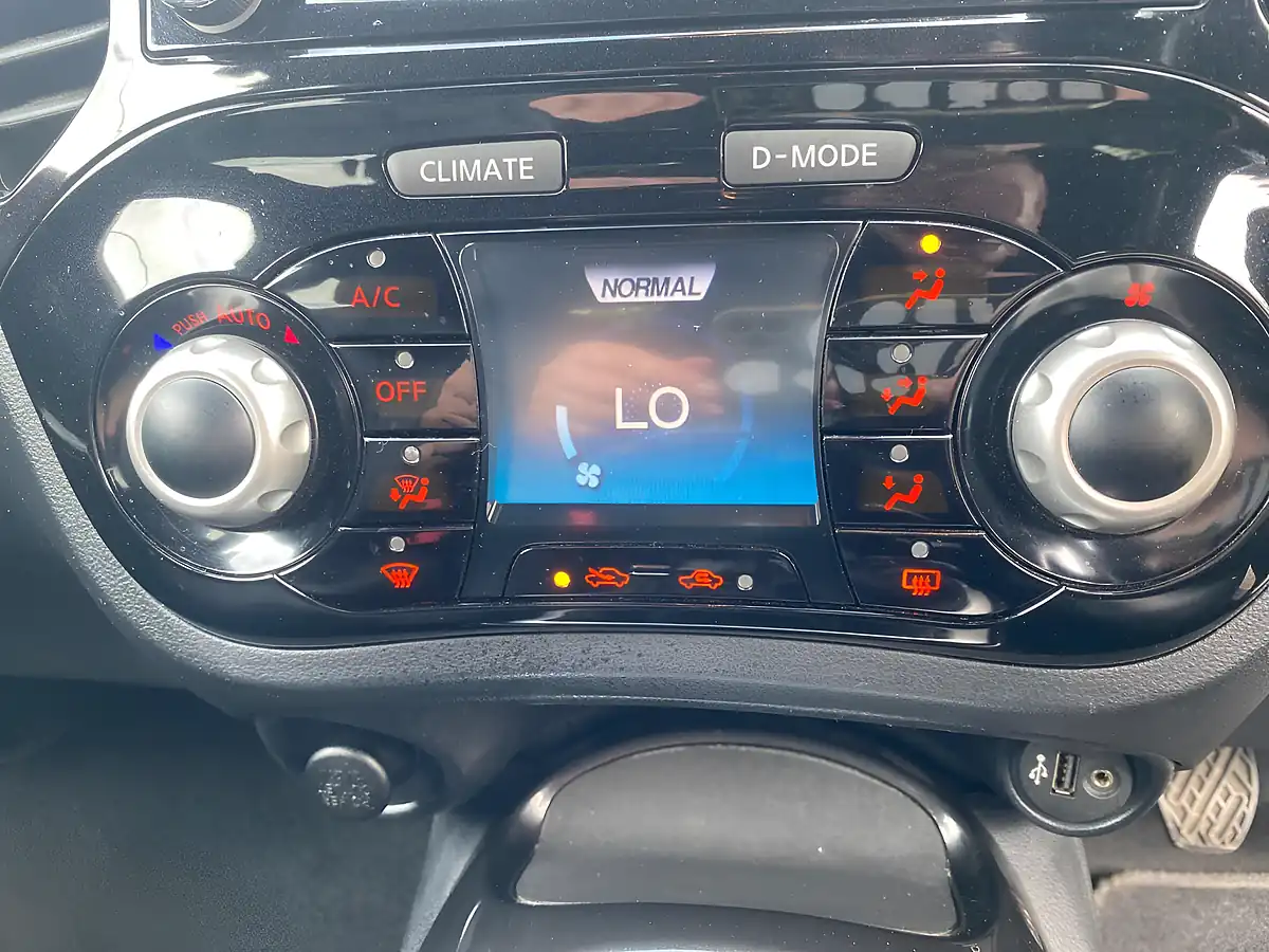 Used 2016 Nissan Juke Tekna White - Interior and Exterior details 15
