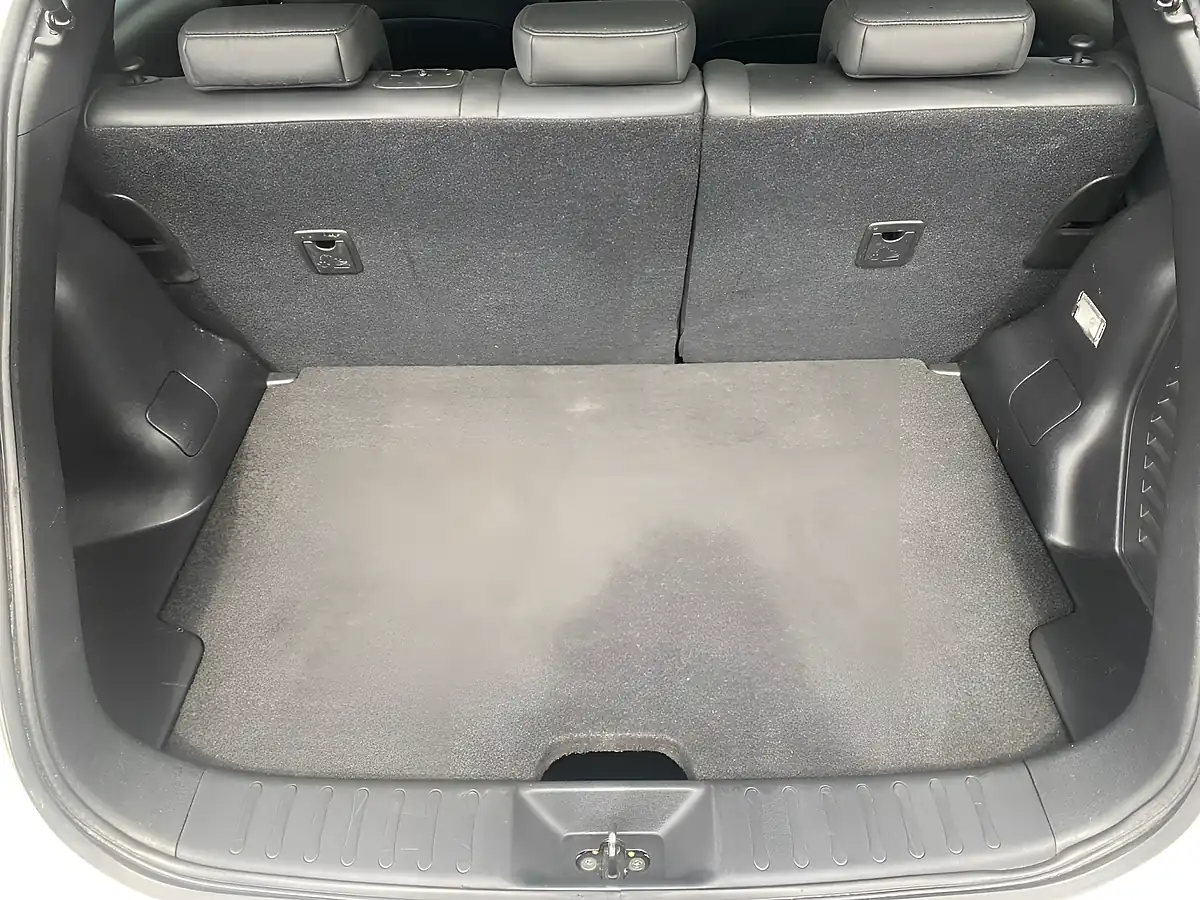 Used 2016 Nissan Juke Tekna White - Interior and Exterior details 18