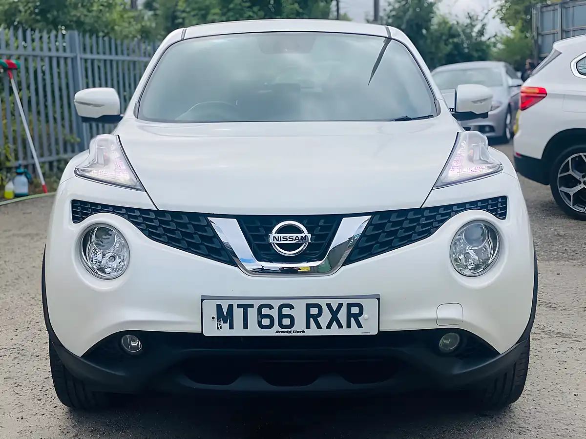 Used 2016 Nissan Juke Tekna White - Interior and Exterior details 2