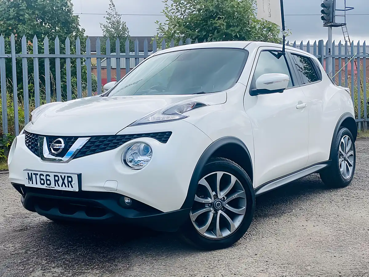 Used 2016 Nissan Juke Tekna White - Interior and Exterior details 3