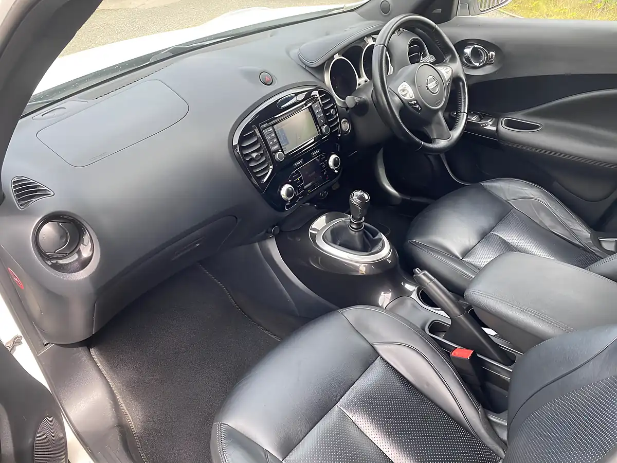 Used 2016 Nissan Juke Tekna White - Interior and Exterior details 5