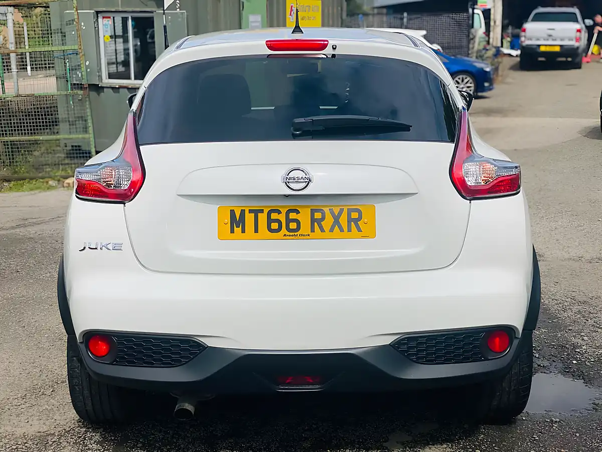 Used 2016 Nissan Juke Tekna White - Interior and Exterior details 7