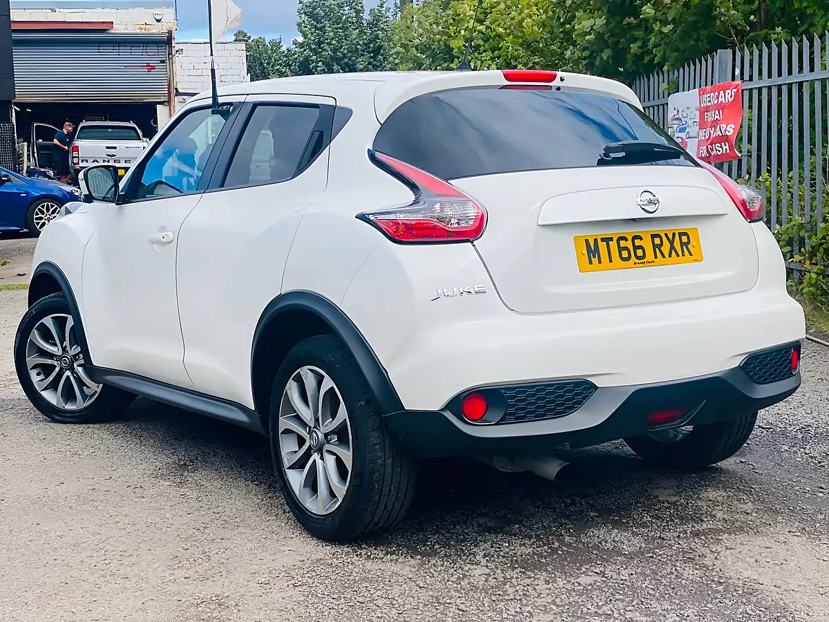 Used 2016 Nissan Juke Tekna White - Interior and Exterior details 8