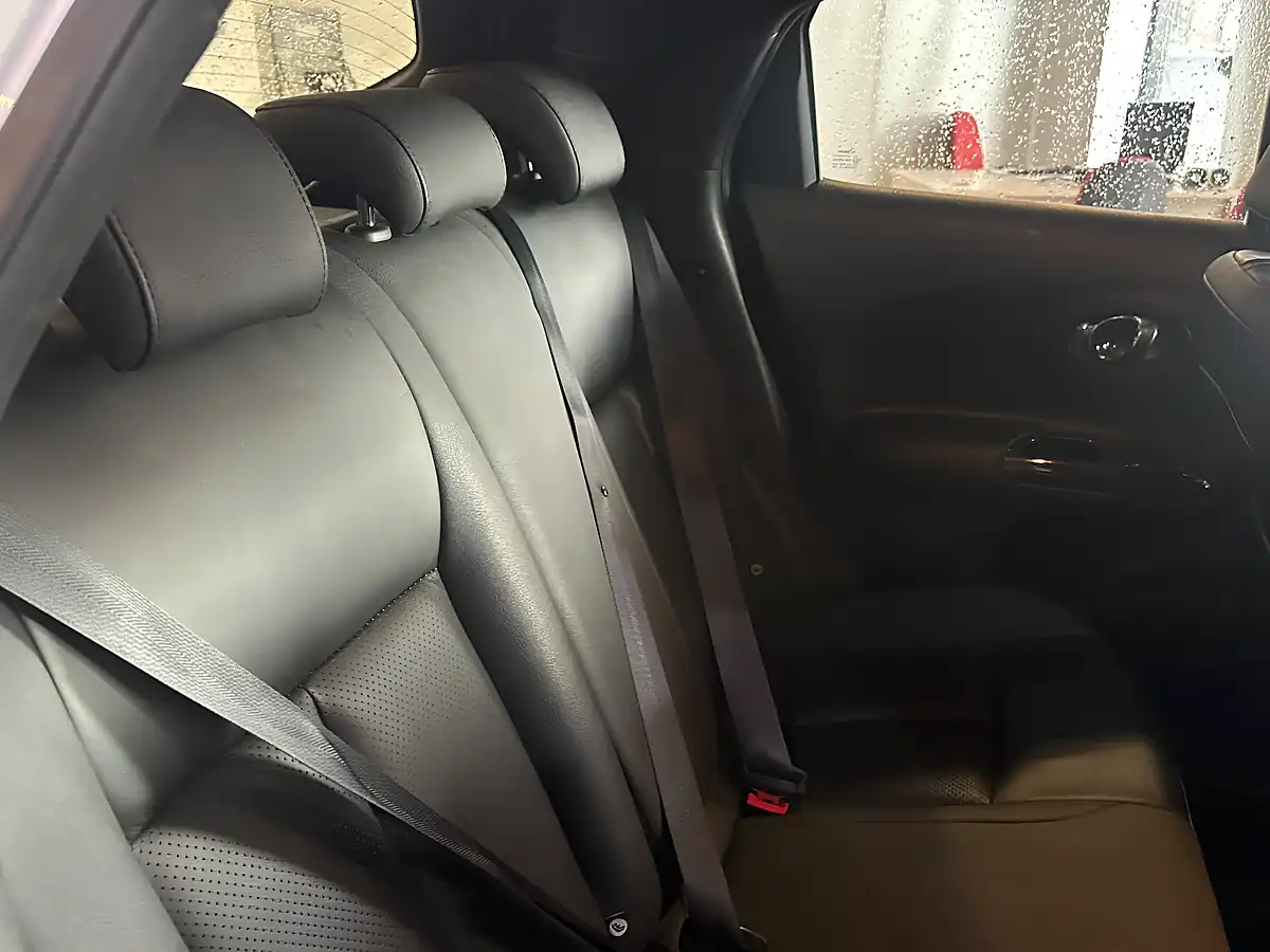 Used 2016 Nissan Juke Tekna White - Interior and Exterior details 13