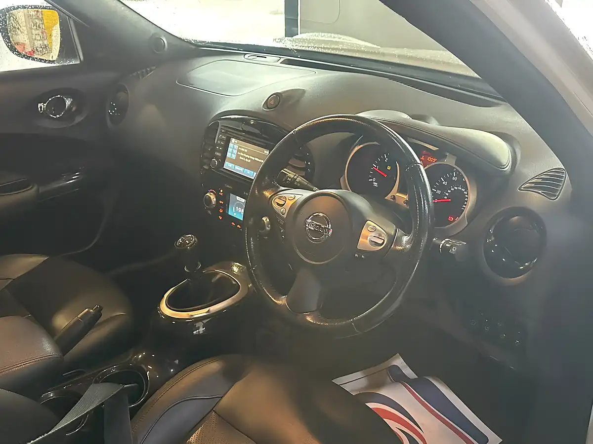 Used 2016 Nissan Juke Tekna White - Interior and Exterior details 15