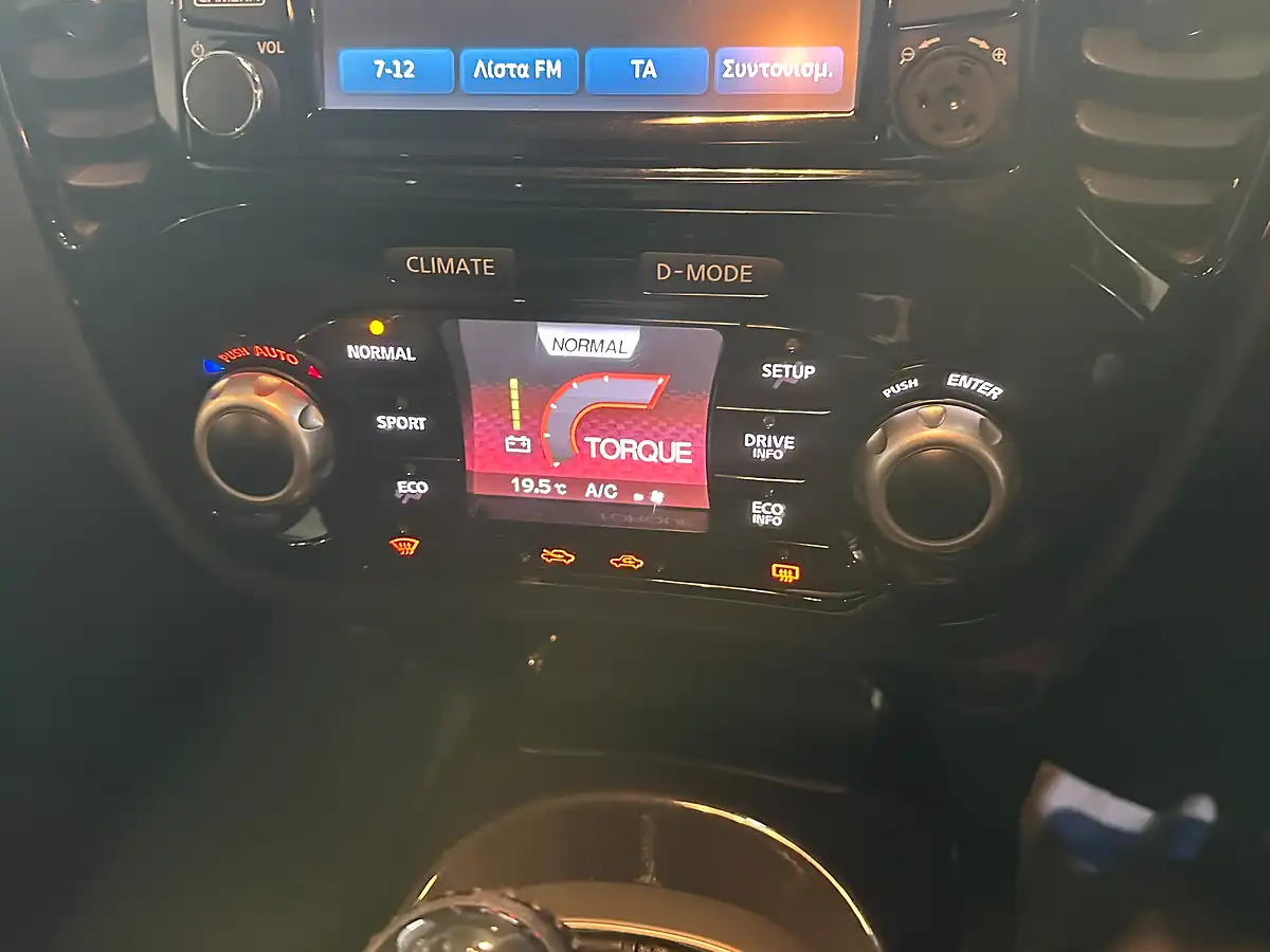 Used 2016 Nissan Juke Tekna White - Interior and Exterior details 18