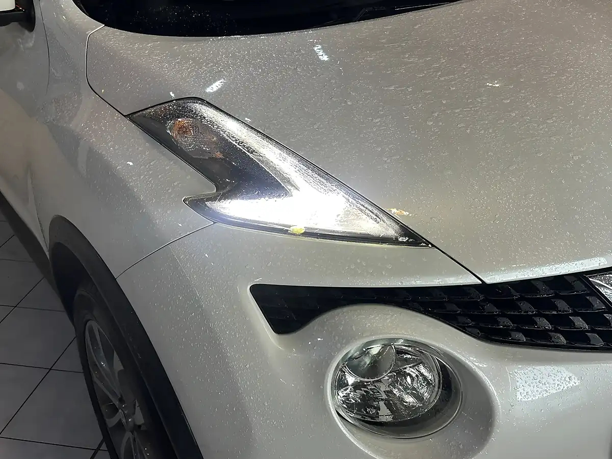 Used 2016 Nissan Juke Tekna White - Interior and Exterior details 3