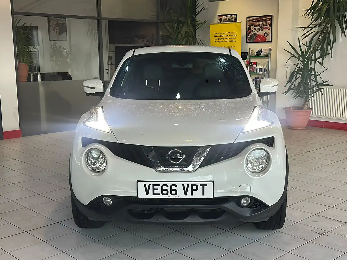 Used 2016 Nissan Juke Tekna White - Interior and Exterior details 4